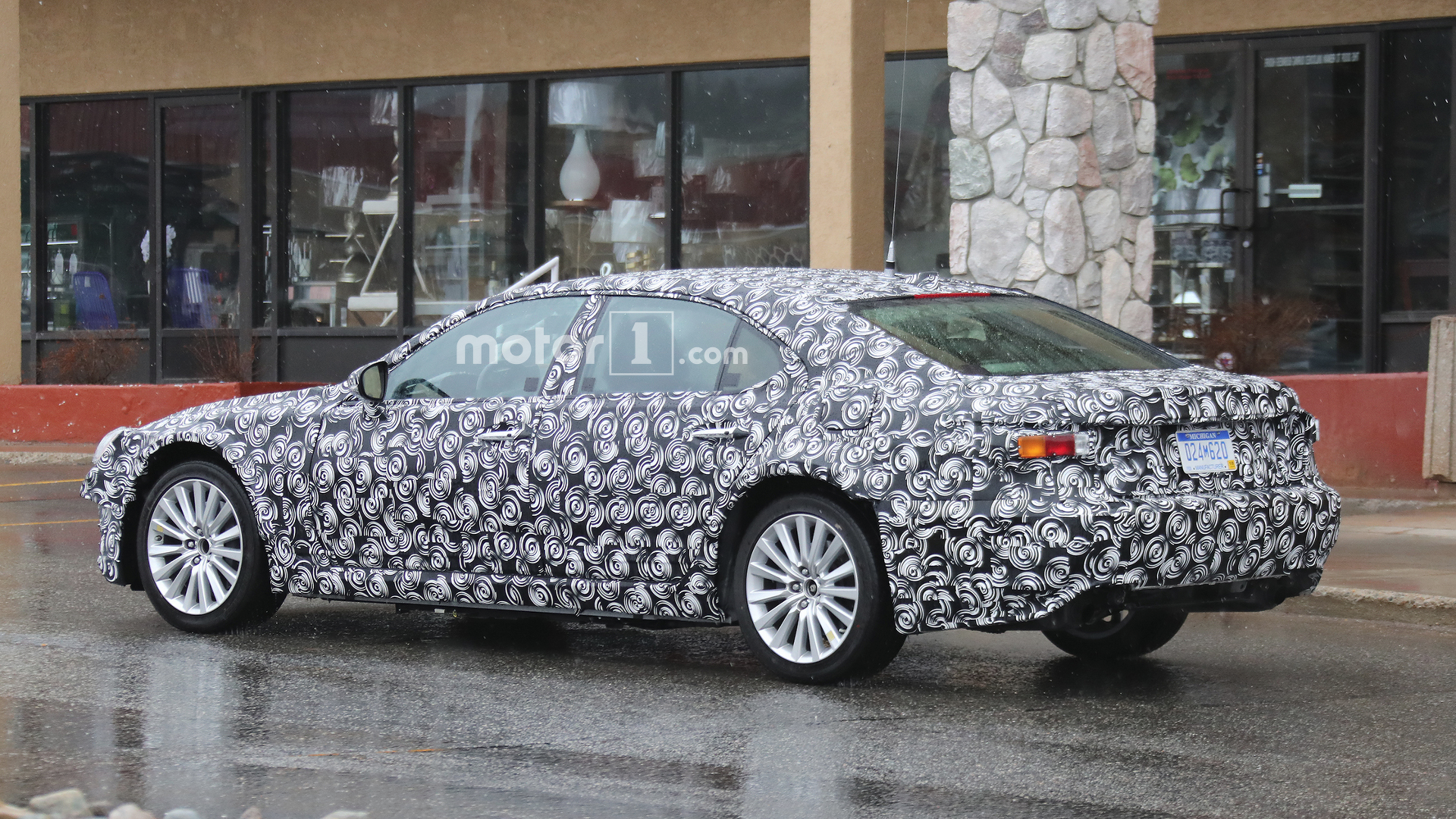 2018-2019-lexus-es-mule-spy-photo.jpg
