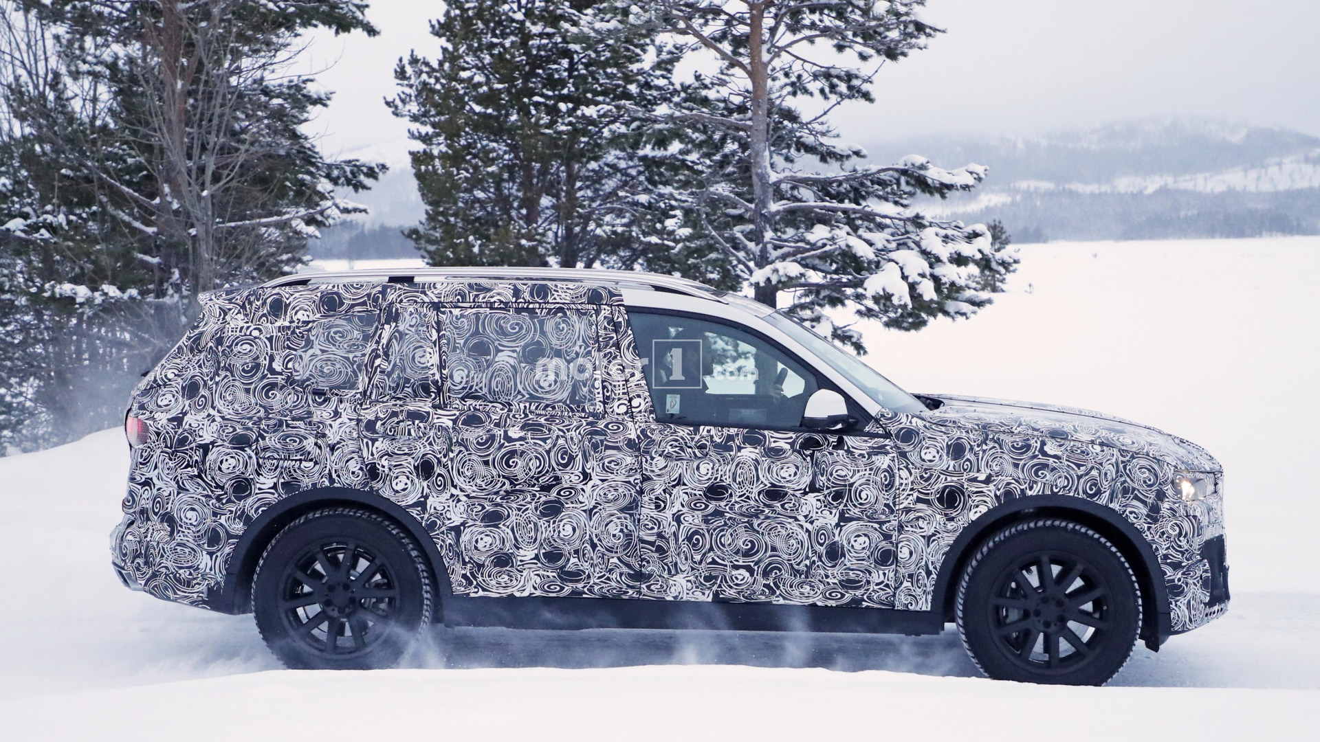 2018-bmw-x7-spy-photo.jpg