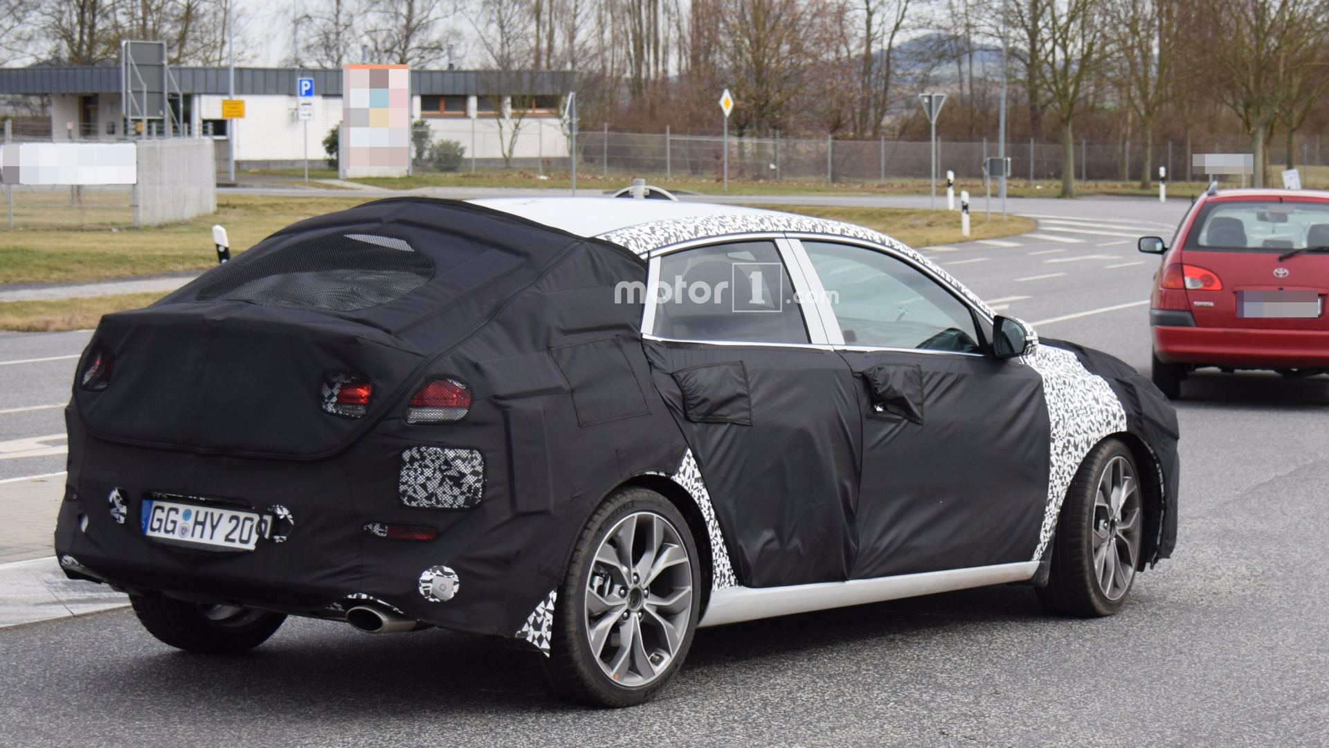 2018-hyundai-i30-fastback-spy-photo.jpg