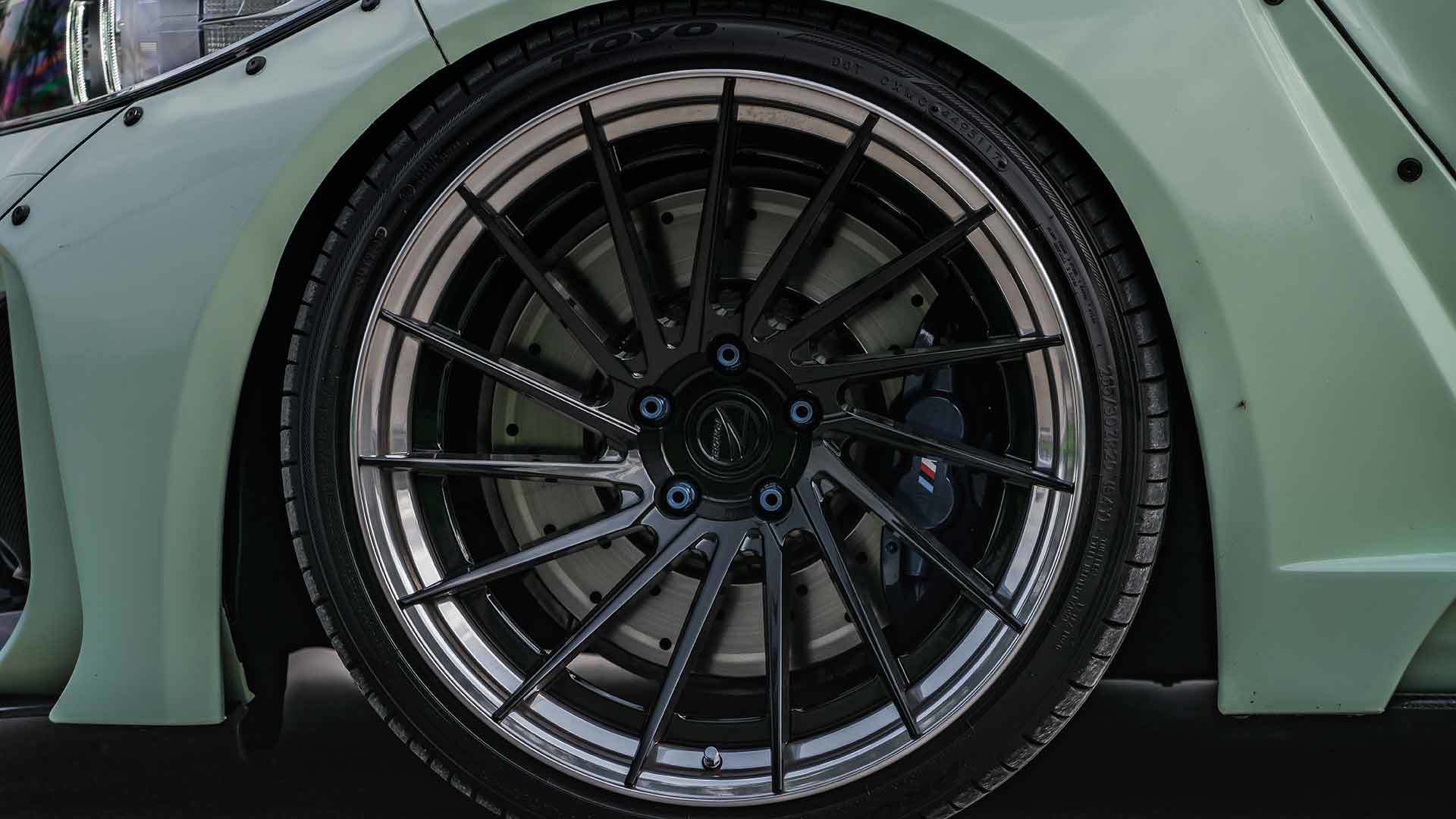 「异乎寻常」bmw m2穿上来自z performance的终极宽体