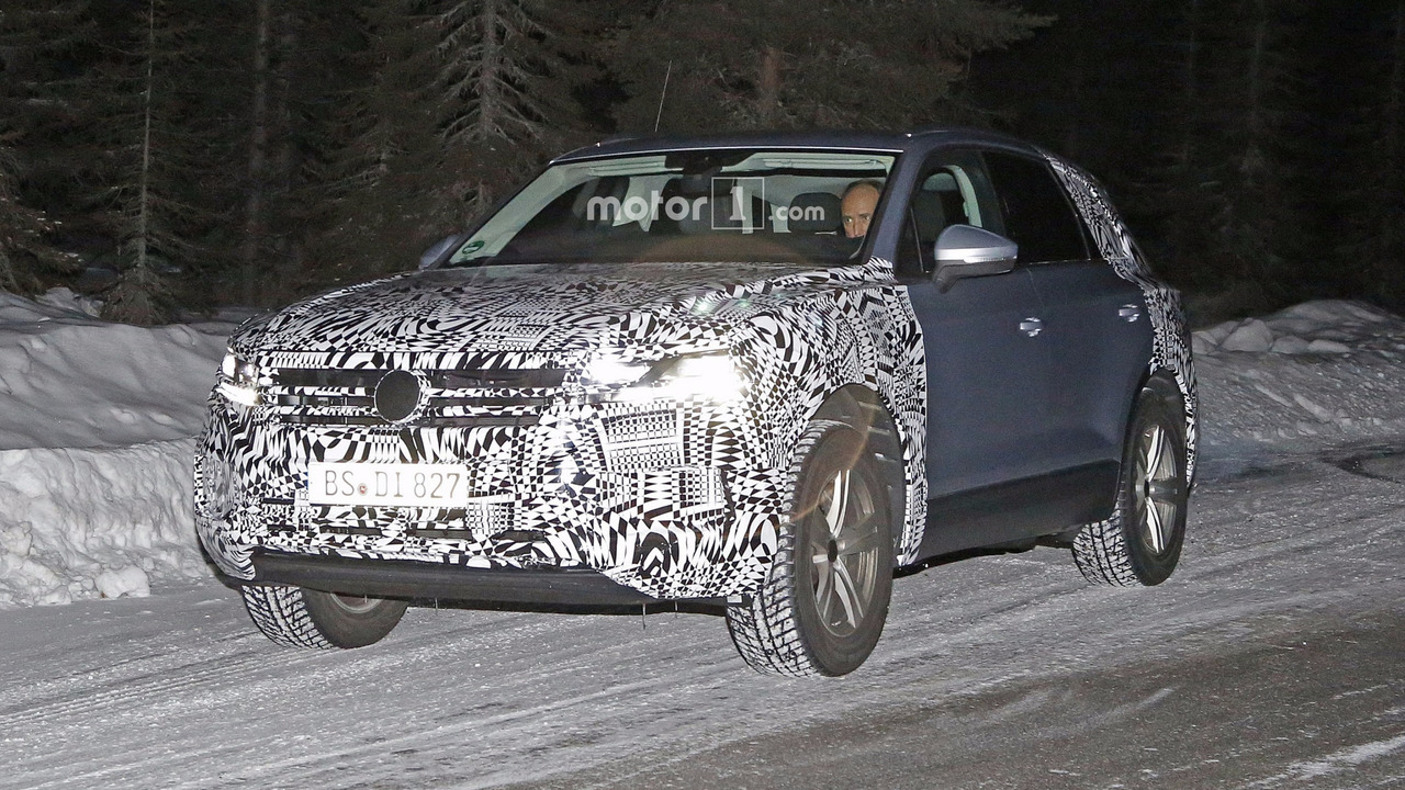 2018 VW Touareg spy photo