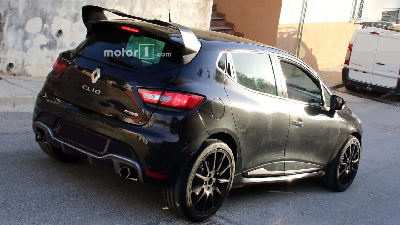2017 Renault Clio RS16 spy photo