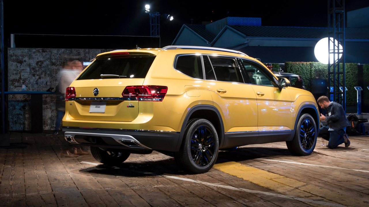 2018-volkswagen-atlas-live-reveal.jpg
