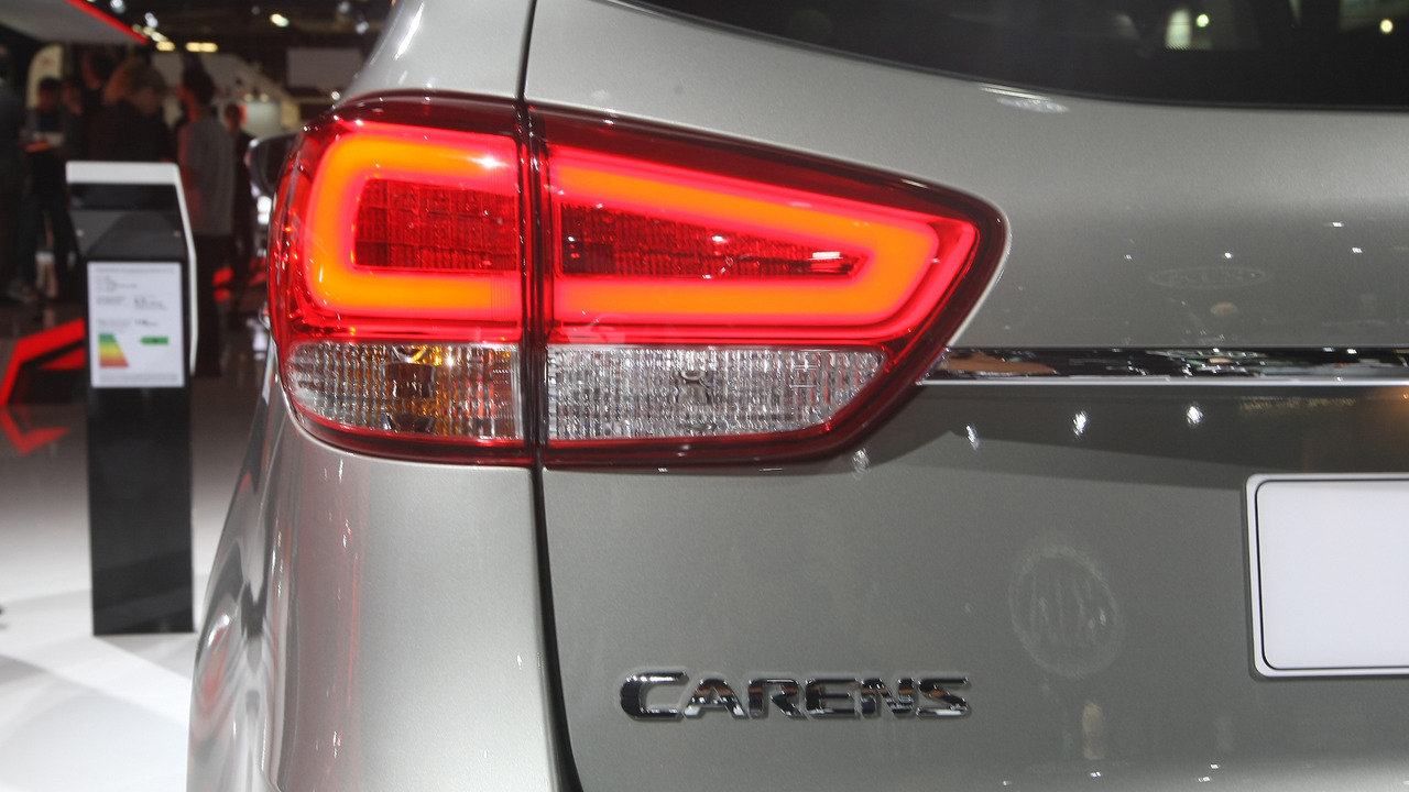 2017 Kia Carens Paris Motor Show